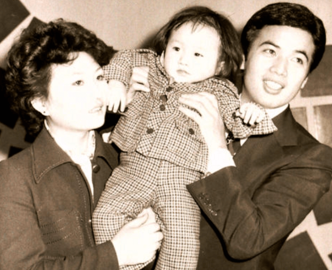 若い頃の細川たかしと元妻の和子と息子の家族画像